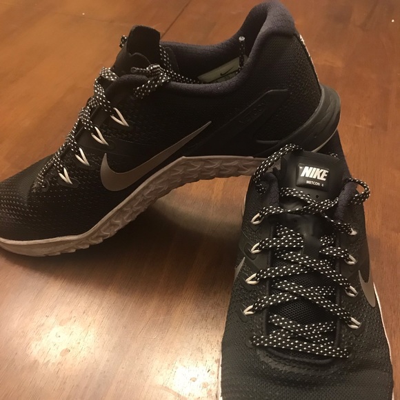 Nike Metcons women’s size 8 - Picture 2 of 8
